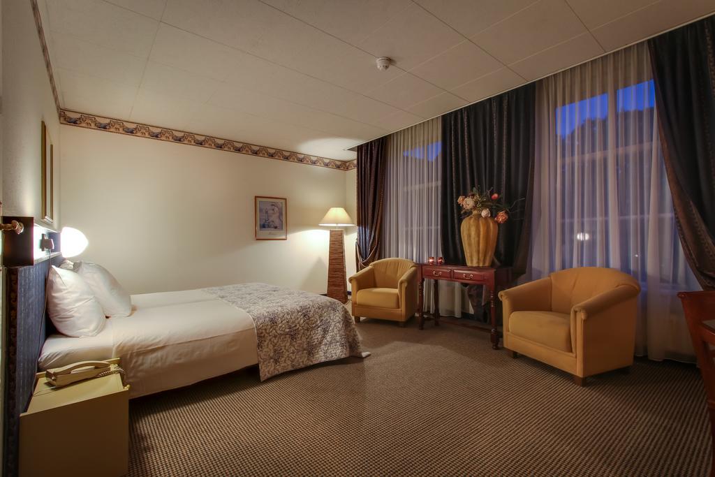 Hotel Restaurant Stad Munster ウィンタースウェイク エクステリア 写真 A room at the hotel