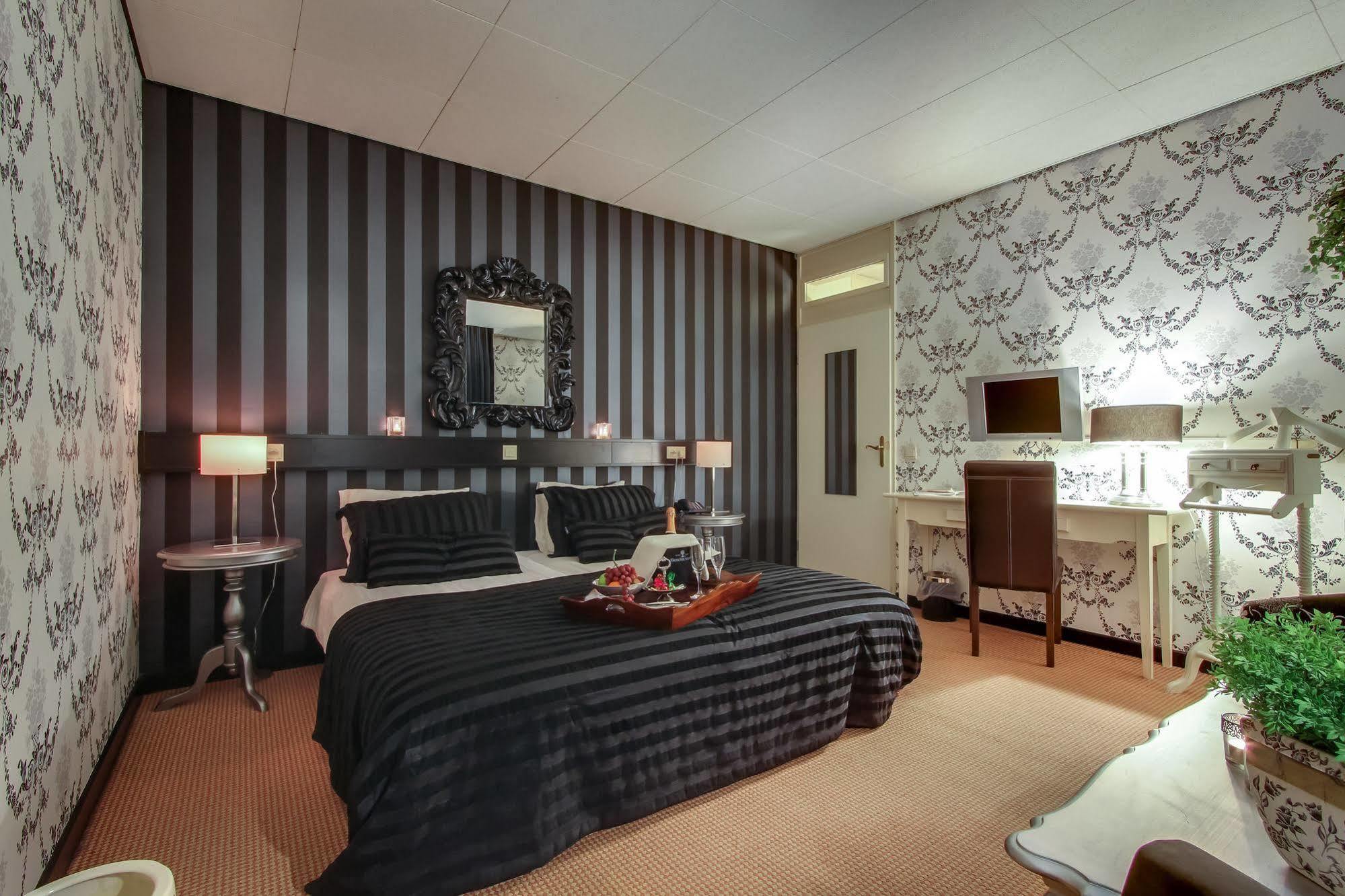 Hotel Restaurant Stad Munster ウィンタースウェイク エクステリア 写真 A room at the hotel